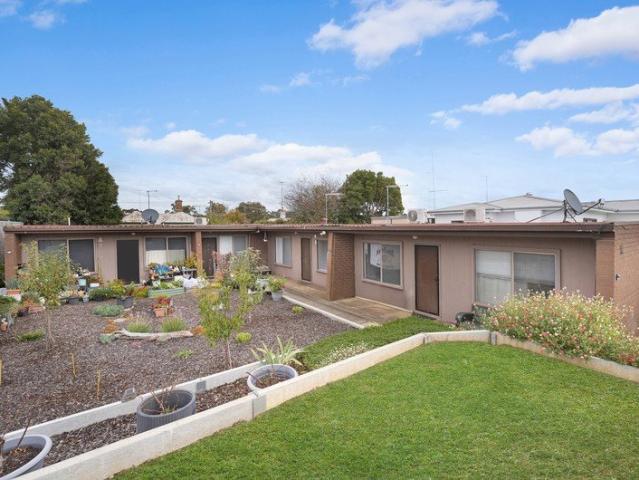 Flat for sale in Hamilton, Victoria