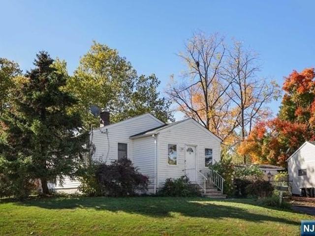 House for sale in Elmwood Park House for sale in Elmwood Park