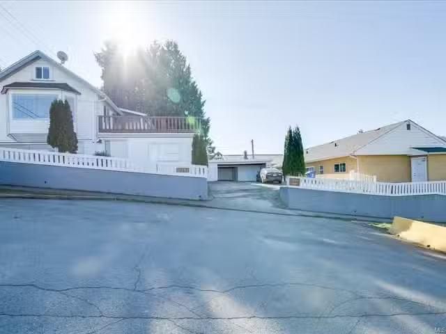 House for sale in Clayoquot, British Columbia