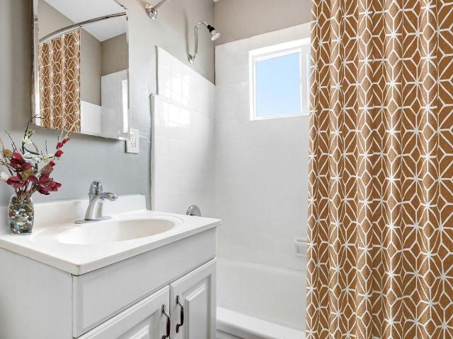 Apartment for rent in Canoga Park, California