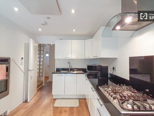 Apartment for rent in St. George in the East, Greater London