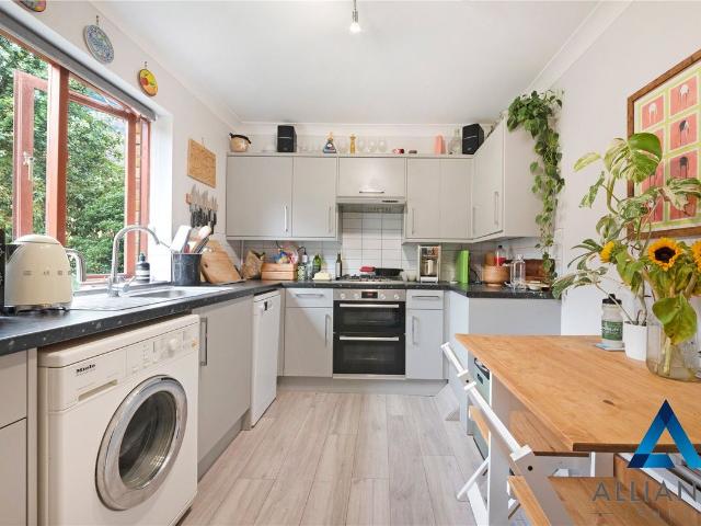 House for rent in St. George in the East, Greater London