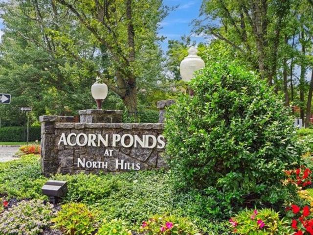 Condo for sale in Roslyn