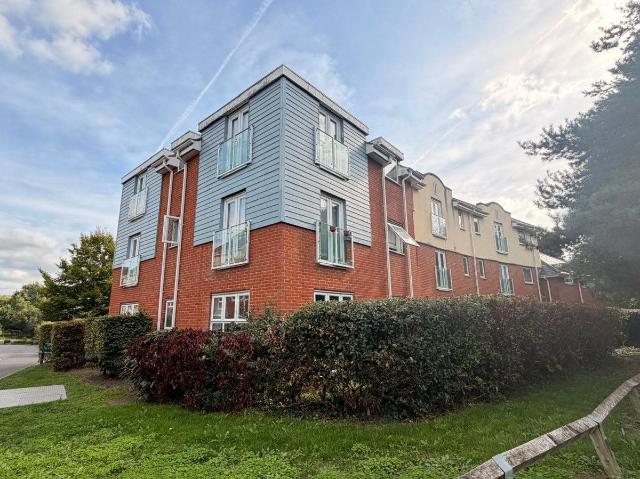 Apartment for rent in Redhill, Reigate and Banstead