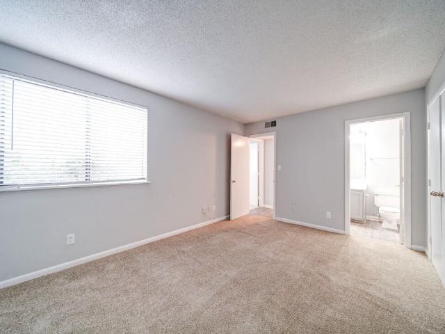 Apartment for rent in Foxcroft Apartments, Statesville