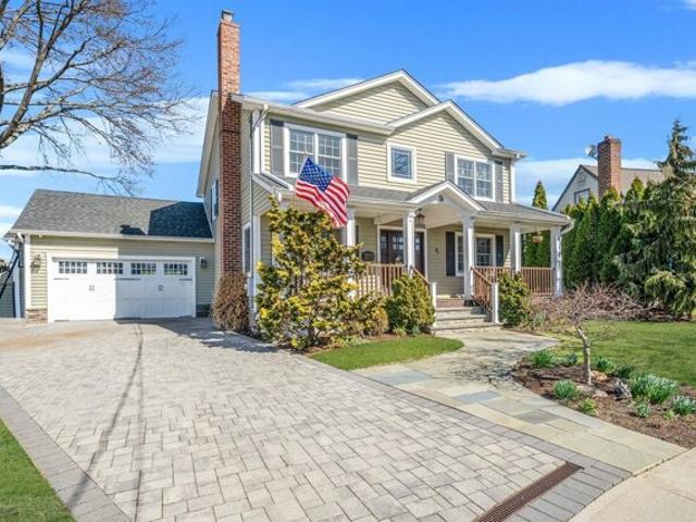 House for sale in Albertson