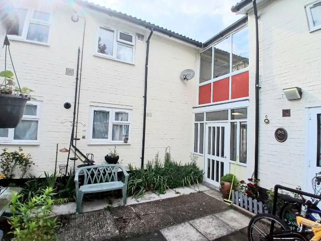 Apartment for rent in Poplars, Shephall