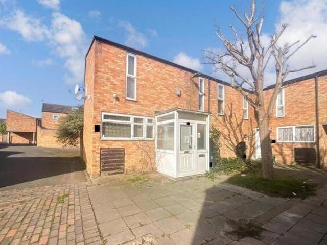 House for sale in Laindon, Essex