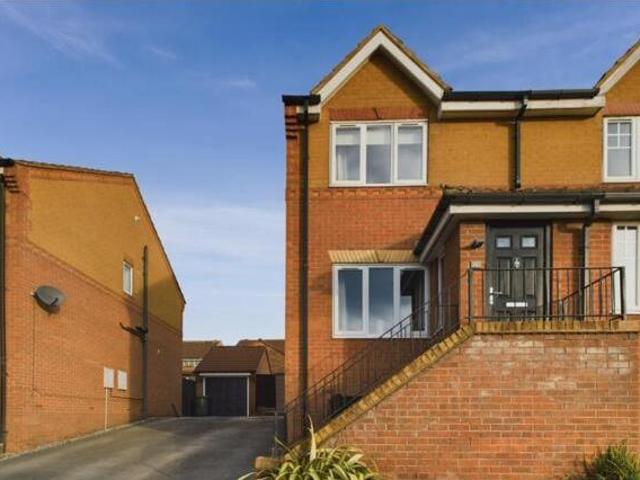 House for sale in Wrenthorpe, West Yorkshire
