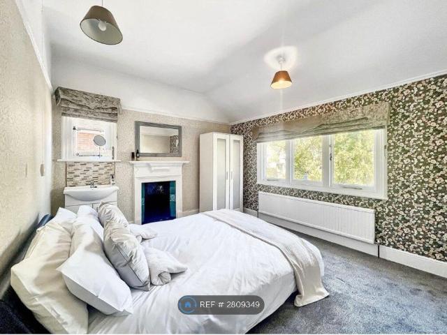 Room for rent in London Borough of Croydon, Purley