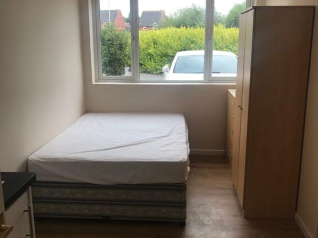 Studio for rent in Pinfold, Leicestershire