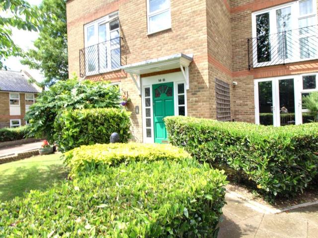 Apartment for rent in Bush Hill Park, Greater London