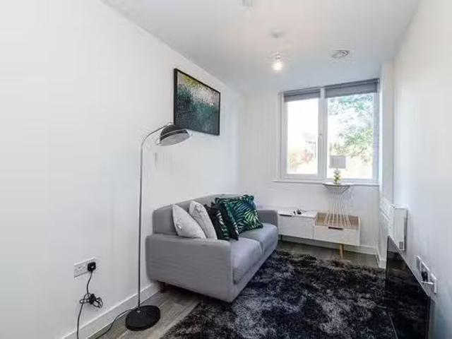 Apartment for rent in Gorse Hill, Trafford Park