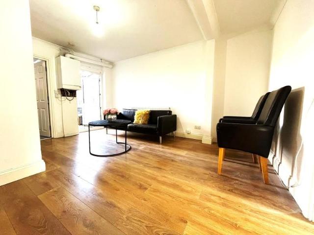 Apartment for rent in London Borough of Ealing, Hanwell