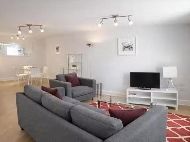 Apartment for rent in London Borough of Merton, Merton Park