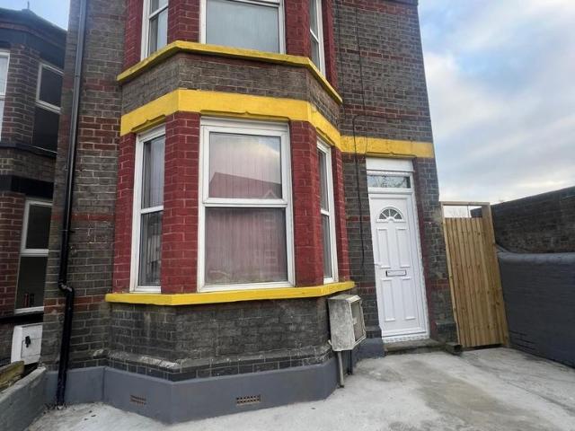 House for rent in Spring Park, Luton