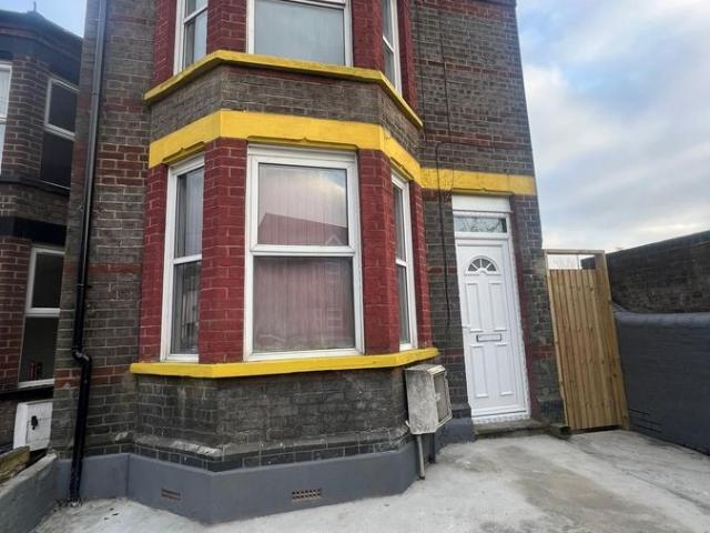 Room for rent in Spring Park, Luton