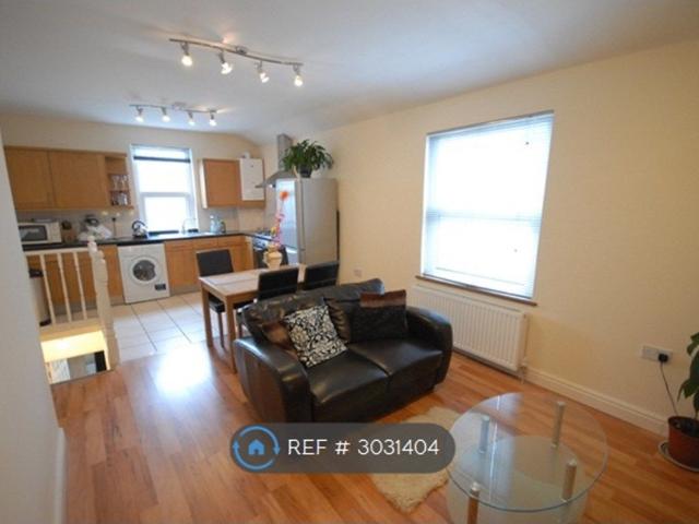 Apartment for rent in Furzedown, Greater London