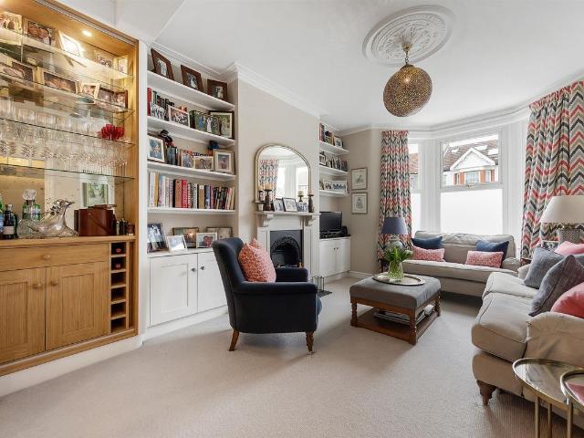 Apartment for rent in Furzedown, Greater London