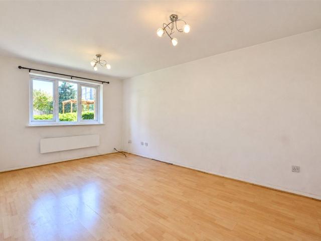 Apartment for rent in Charlton, Greater London