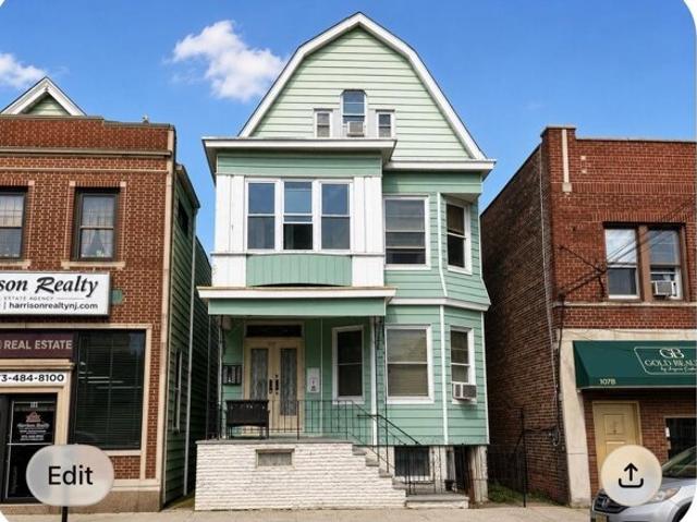 House for sale in Hudson, New Jersey