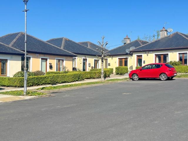 Terraced House for sale in Lanesborough