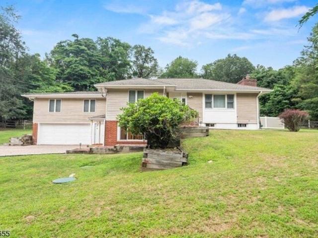 House for sale in Franklin Lakes