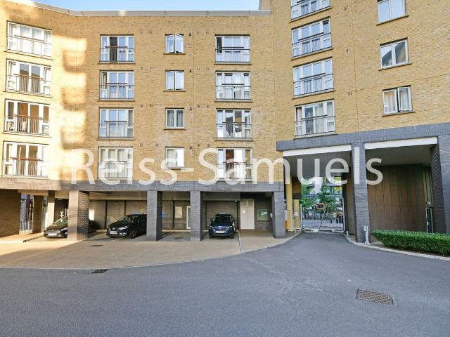 Apartment for rent in Canary Wharf, Greater London