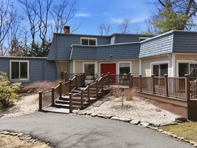 House for sale in Franklin Lakes, New Jersey
