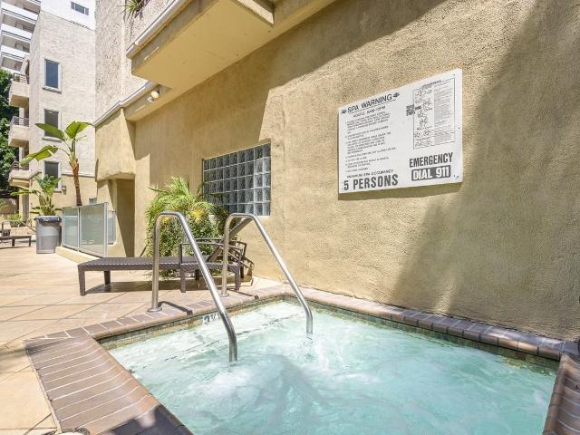 Apartment for rent in Canoga Park, California