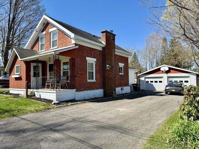 House for sale in Chateaugay