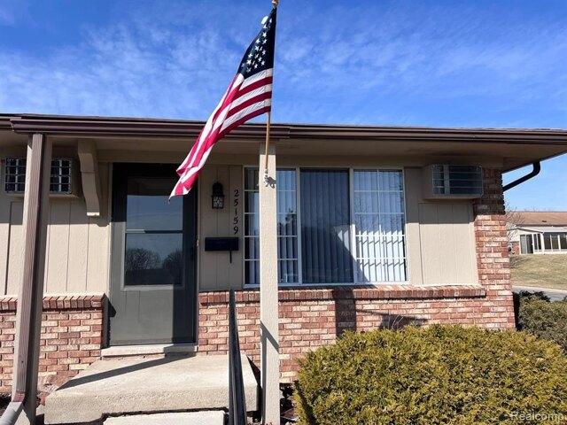 Condo for sale in South Lyon