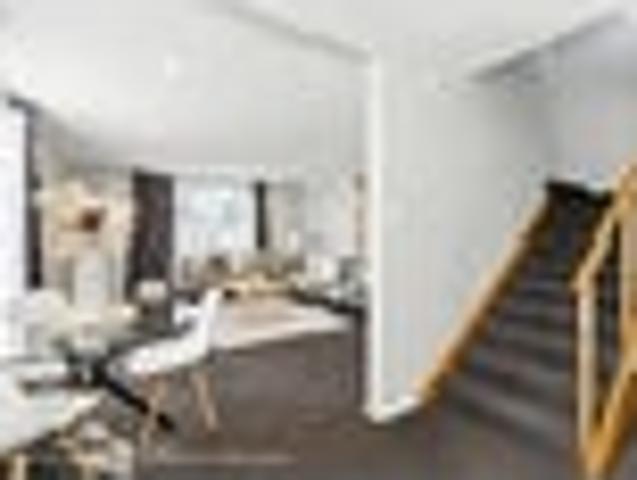 Townhouse for sale in Chaslands, Canterbury