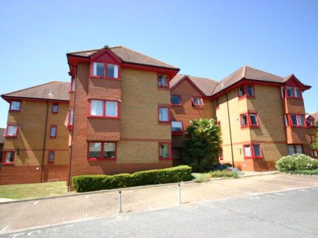 Apartment for rent in Perryfields, West Sussex