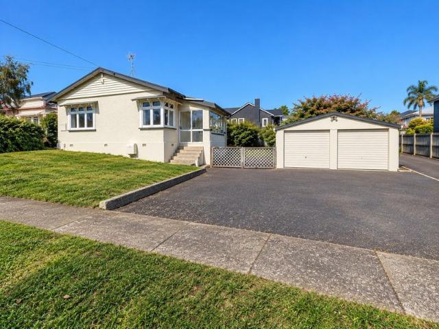 House for rent in Hamilton Lake, Hamilton City