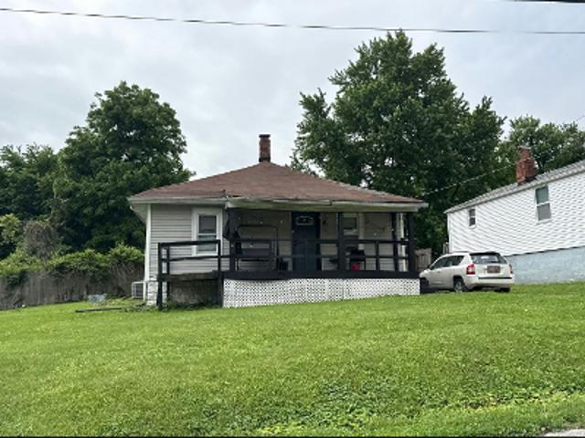 House for sale in Alton, Illinois