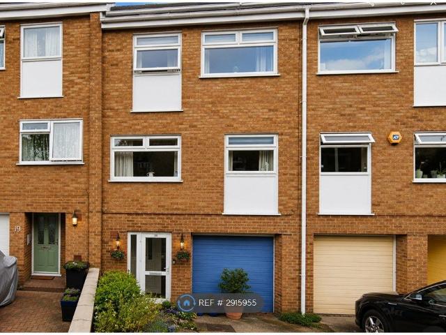 House for rent in Woodford, Greater London