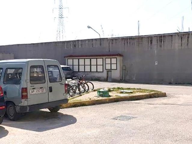 Locale Commerciale in vendita a Frattaminore, Campania