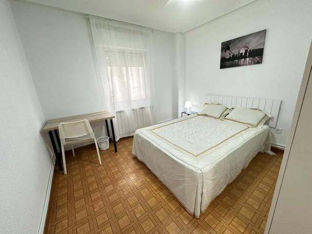 Habitación en alquiler en Zarzaquemada, Leganés