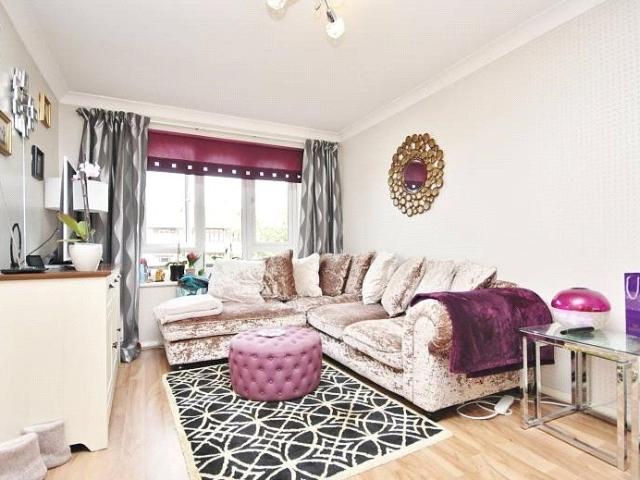 Apartment for rent in Rush Green, Greater London