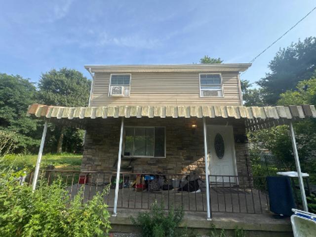 House for sale in Springdale, Pennsylvania