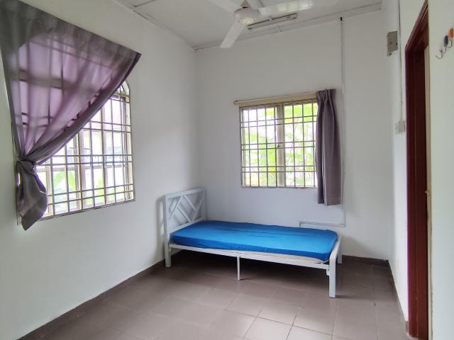 Room for rent in Petaling, Alam Impian