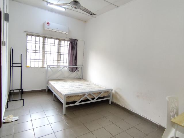 Room for rent in Petaling, Alam Impian