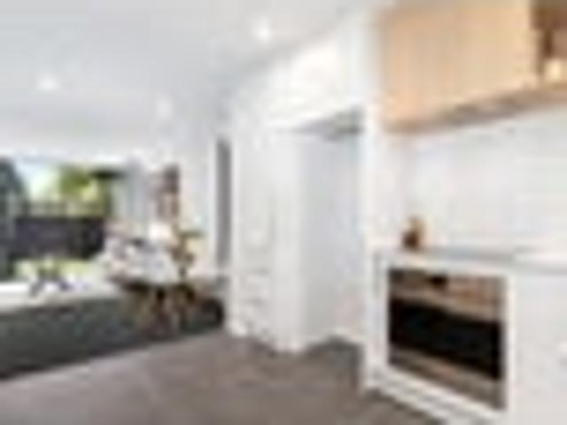 Townhouse for sale in Chaslands, Canterbury