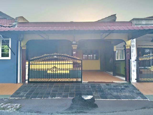 Terraced House for sale in Malaka