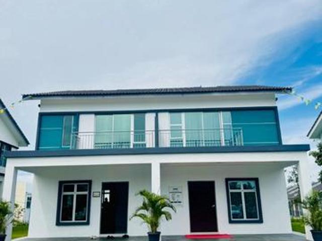 Terraced House for sale in Malaka