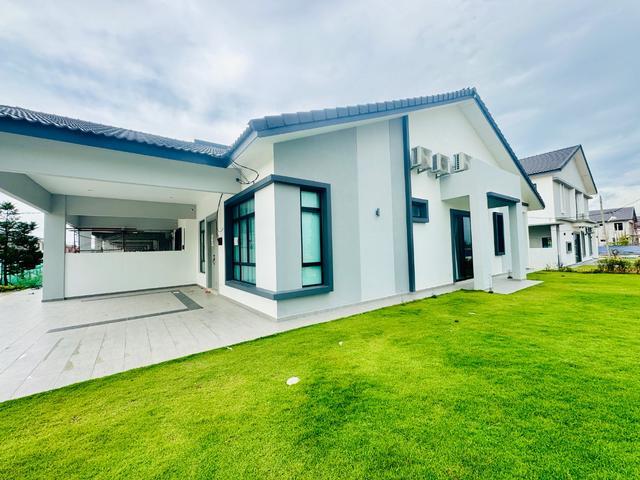 Terraced House for sale in Malaka