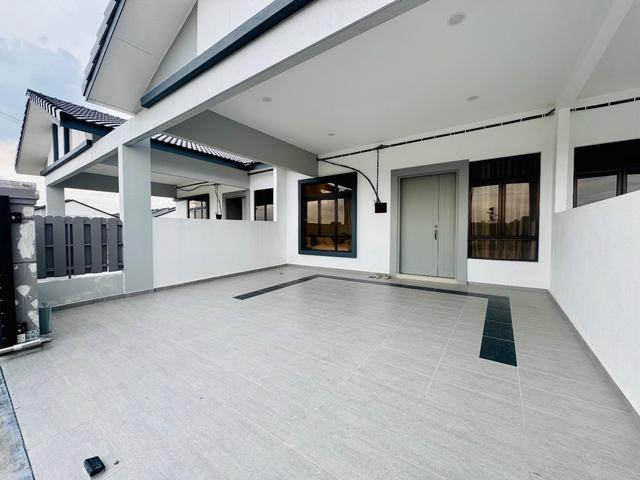 Terraced House for sale in Malaka
