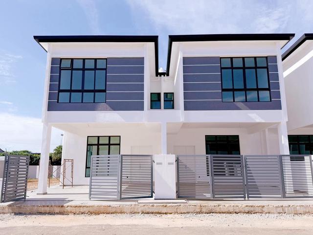 Terraced House for sale in Malaka