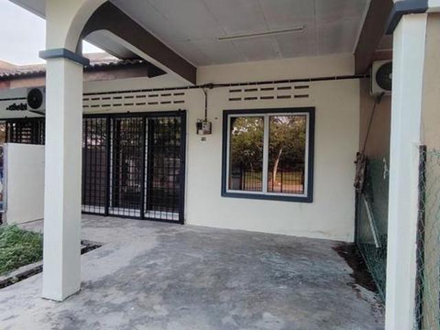 Terraced House for sale in Malaka